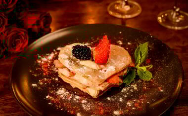 Imagem de destaque para Onde jantar no Dia dos Namorados em São Paulo? Descubra 64 restaurantes românticos para celebrar a data em 2025
